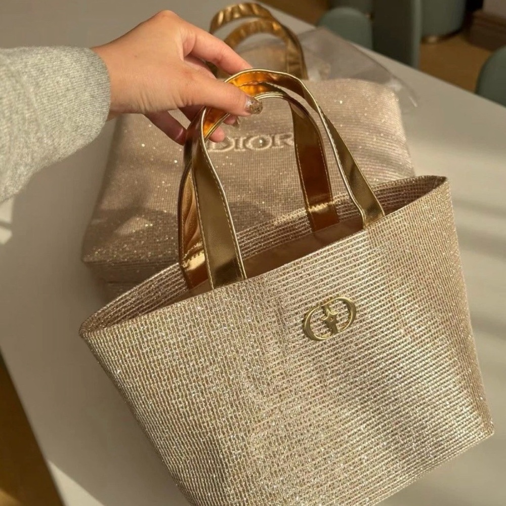 Dior bag Gold star Beauty Limited Holiday Gold Edition Bag Medium NWT 13x7.5x5 - Picture 2 of 12